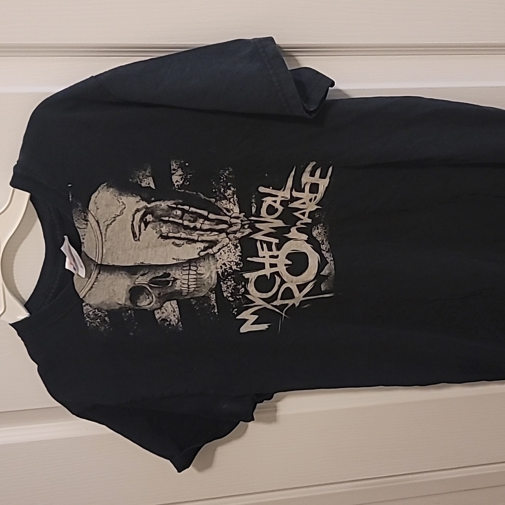 Black T shirt